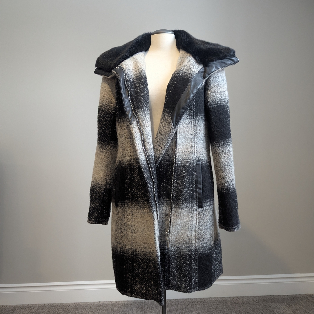 Black Grey Plaid Wool Coat Faux Fur Collar Long Jacket Warm Goth Cozy - Picture 2 of 13